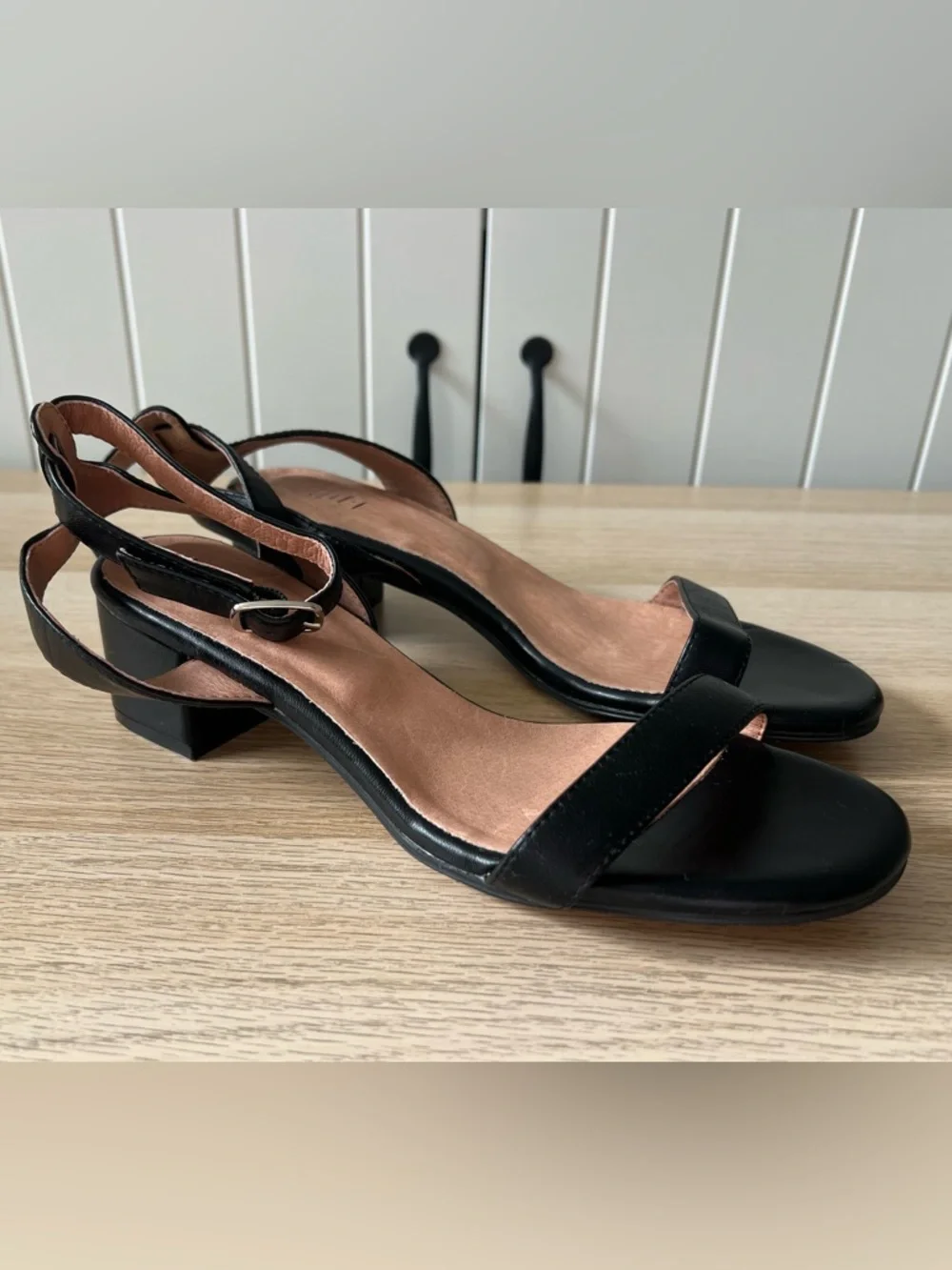 J Jill Black Leather Sandals Ankle Strap Low Heel Minimalist Size 9 New